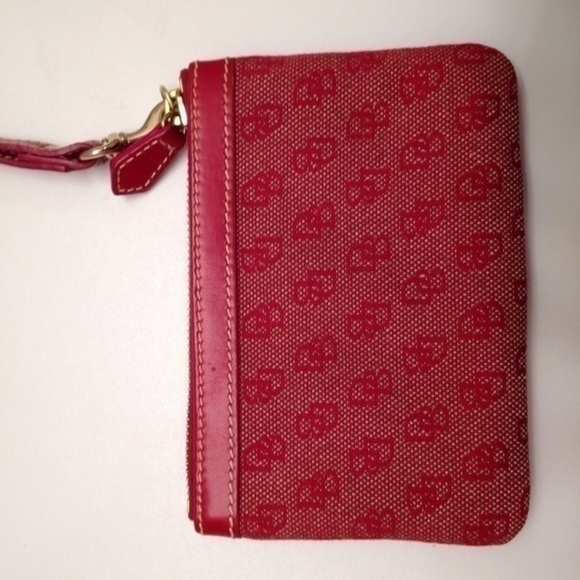DOONEY & BOURKE 👛 red sig jacquard wristlet
